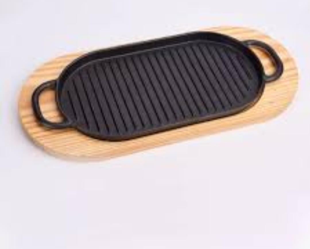 Bamboo serving board with saj plate